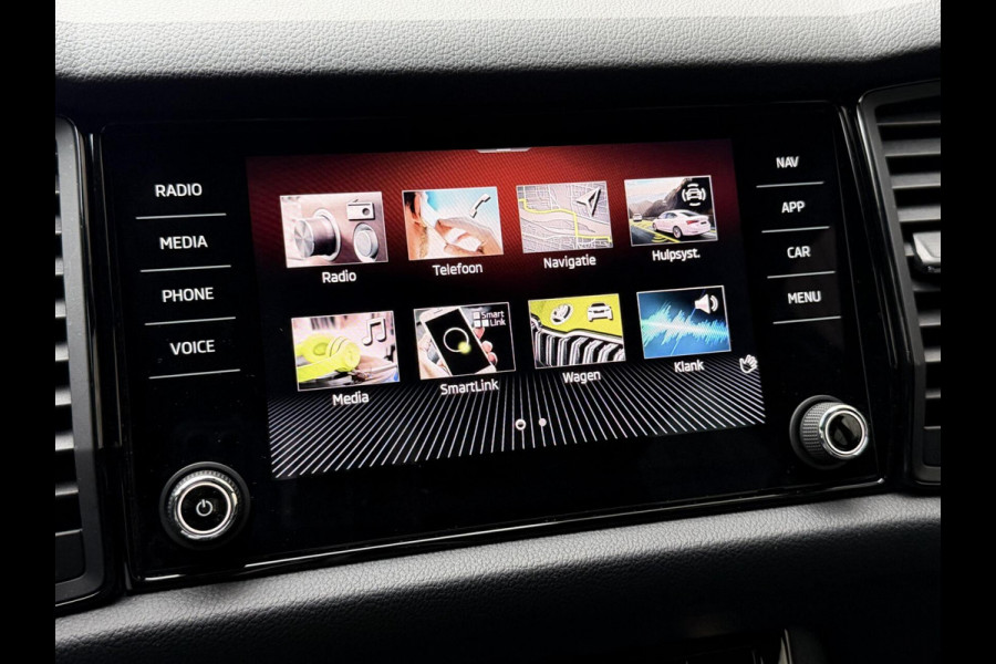 Škoda Kodiaq 1.5 TSI Sportline Automaat | Trekhaak uitklapbaar | Navigatiesysteem | Stoelverwarming | Stuurverwarming | Getint glas | Cruise