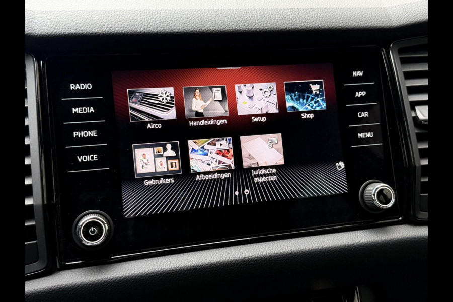 Škoda Kodiaq 1.5 TSI Sportline Automaat | Trekhaak uitklapbaar | Navigatiesysteem | Stoelverwarming | Stuurverwarming | Getint glas | Cruise