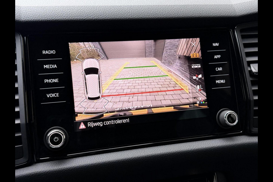 Škoda Kodiaq 1.5 TSI Sportline Automaat | Trekhaak uitklapbaar | Navigatiesysteem | Stoelverwarming | Stuurverwarming | Getint glas | Cruise