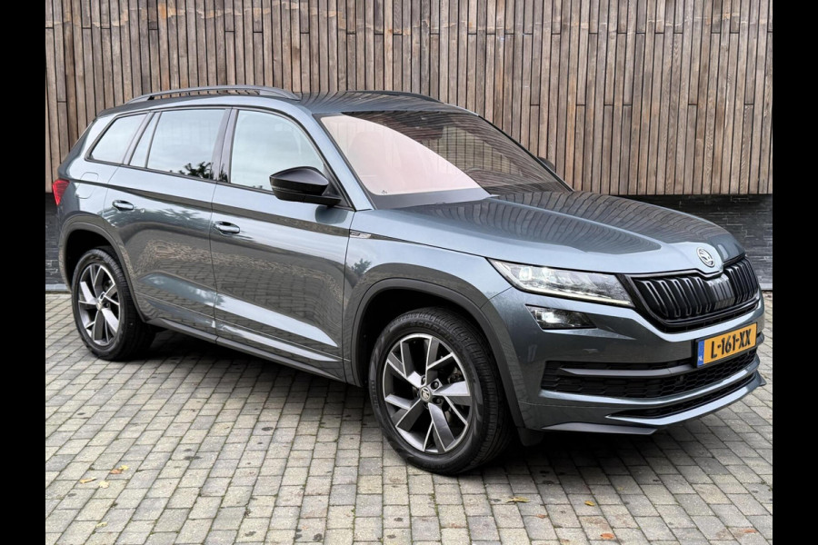 Škoda Kodiaq 1.5 TSI Sportline Automaat | Trekhaak uitklapbaar | Navigatiesysteem | Stoelverwarming | Stuurverwarming | Getint glas | Cruise