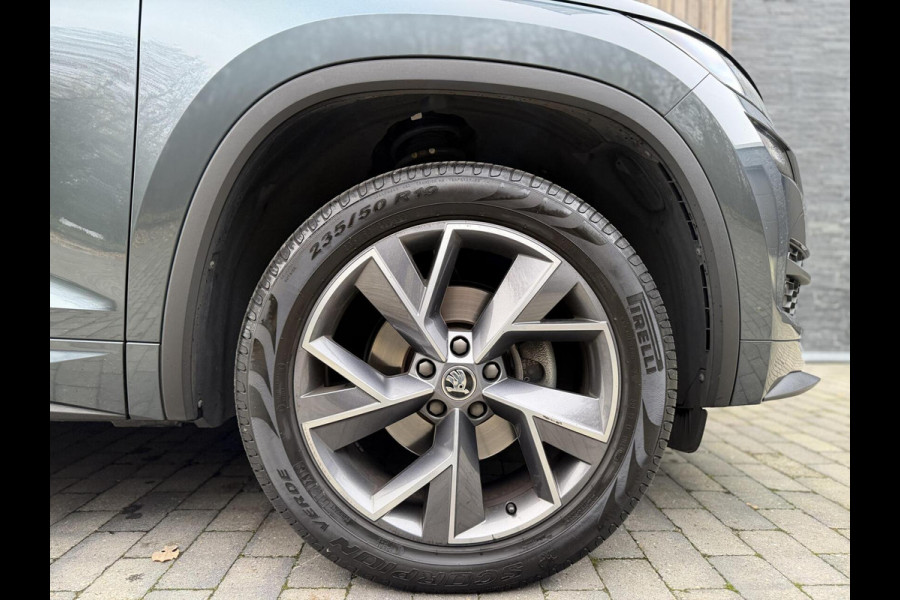 Škoda Kodiaq 1.5 TSI Sportline Automaat | Trekhaak uitklapbaar | Navigatiesysteem | Stoelverwarming | Stuurverwarming | Getint glas | Cruise