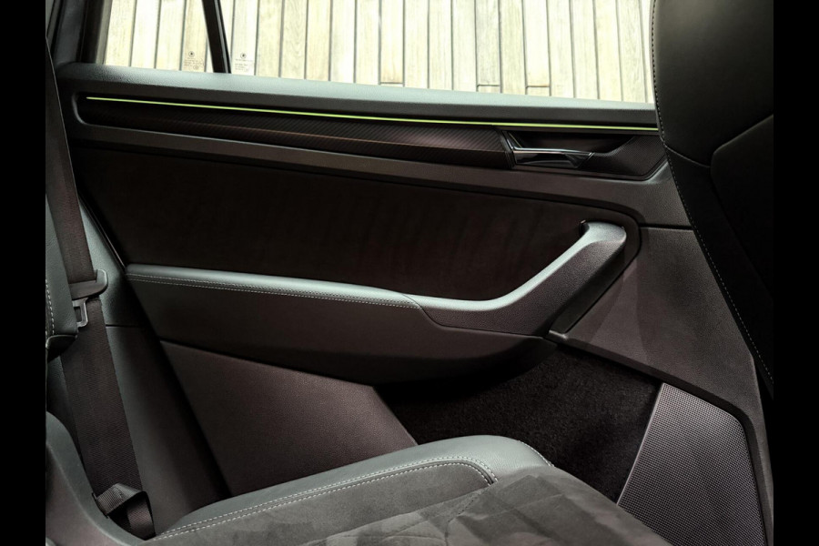 Škoda Kodiaq 1.5 TSI Sportline Automaat | Trekhaak uitklapbaar | Navigatiesysteem | Stoelverwarming | Stuurverwarming | Getint glas | Cruise