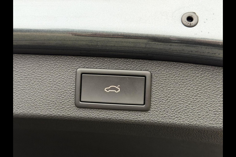 Škoda Kodiaq 1.5 TSI Sportline Automaat | Trekhaak uitklapbaar | Navigatiesysteem | Stoelverwarming | Stuurverwarming | Getint glas | Cruise