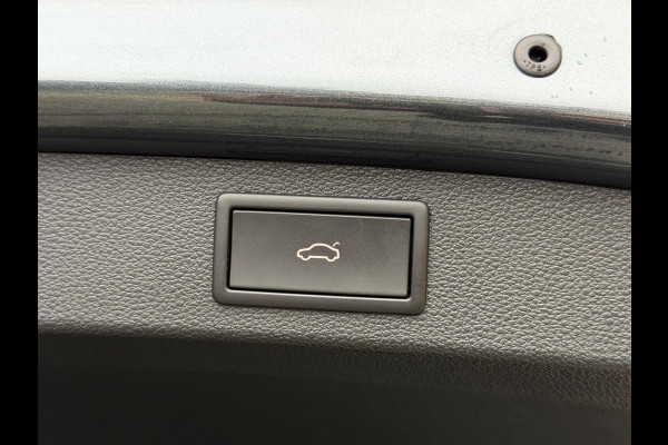 Škoda Kodiaq 1.5 TSI Sportline Automaat | Trekhaak uitklapbaar | Navigatiesysteem | Stoelverwarming | Stuurverwarming | Getint glas | Cruise