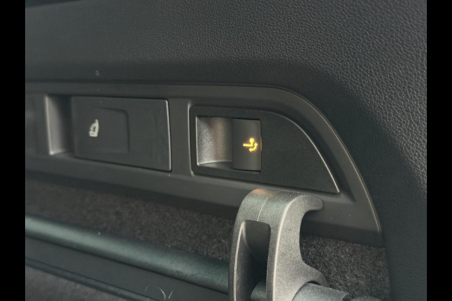 Škoda Kodiaq 1.5 TSI Sportline Automaat | Trekhaak uitklapbaar | Navigatiesysteem | Stoelverwarming | Stuurverwarming | Getint glas | Cruise