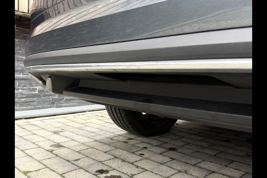 Škoda Kodiaq 1.5 TSI Sportline Automaat | Trekhaak uitklapbaar | Navigatiesysteem | Stoelverwarming | Stuurverwarming | Getint glas | Cruise