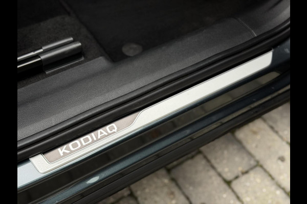 Škoda Kodiaq 1.5 TSI Sportline Automaat | Trekhaak uitklapbaar | Navigatiesysteem | Stoelverwarming | Stuurverwarming | Getint glas | Cruise