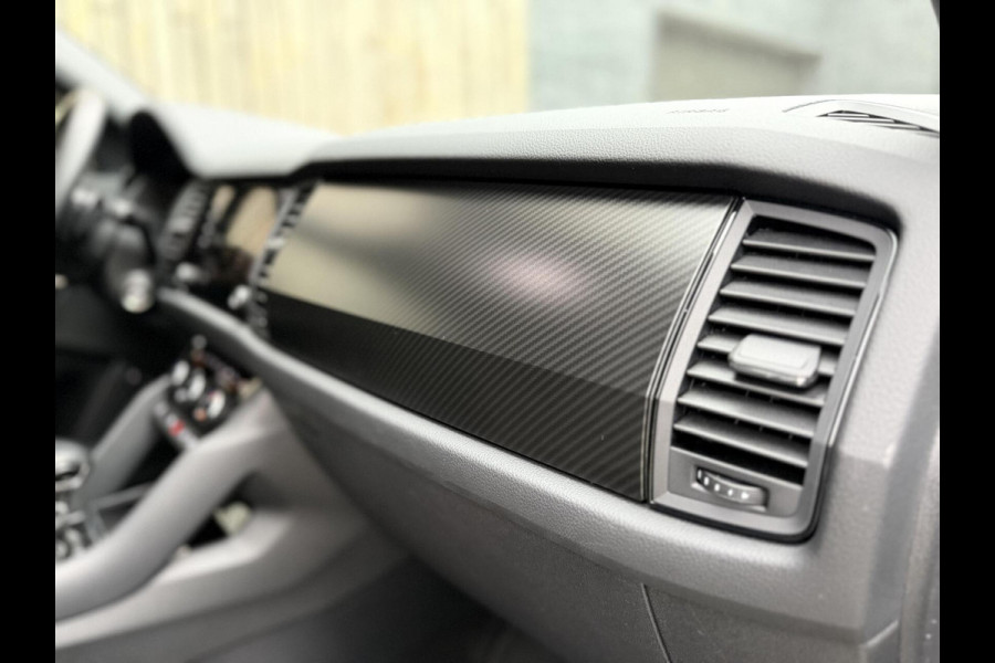 Škoda Kodiaq 1.5 TSI Sportline Automaat | Trekhaak uitklapbaar | Navigatiesysteem | Stoelverwarming | Stuurverwarming | Getint glas | Cruise
