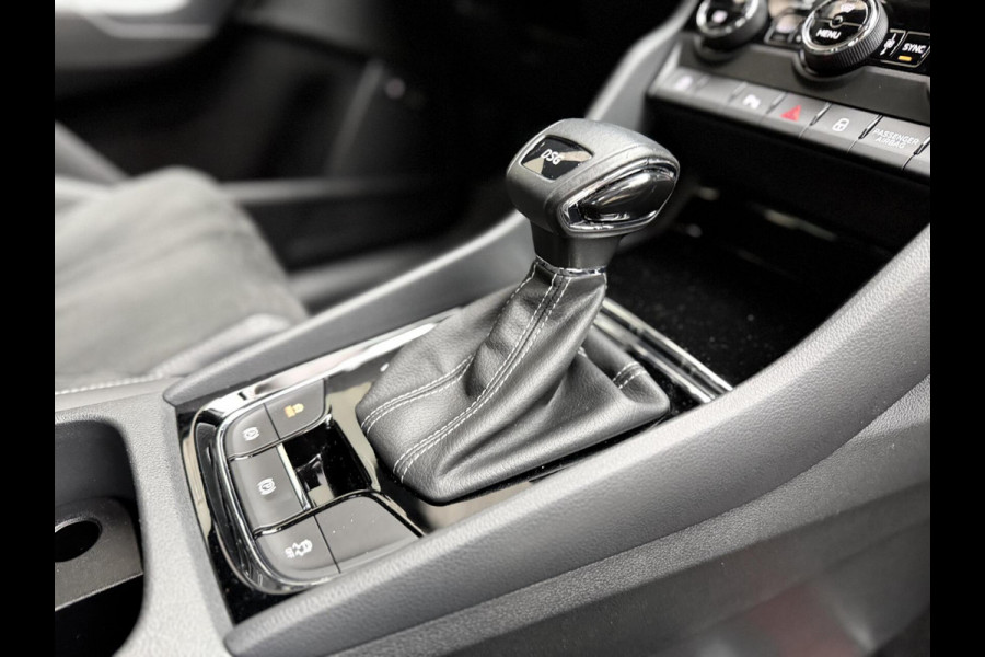 Škoda Kodiaq 1.5 TSI Sportline Automaat | Trekhaak uitklapbaar | Navigatiesysteem | Stoelverwarming | Stuurverwarming | Getint glas | Cruise