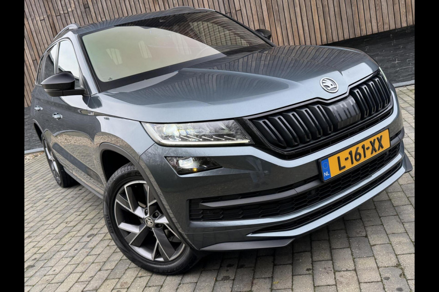 Škoda Kodiaq 1.5 TSI Sportline Automaat | Trekhaak uitklapbaar | Navigatiesysteem | Stoelverwarming | Stuurverwarming | Getint glas | Cruise