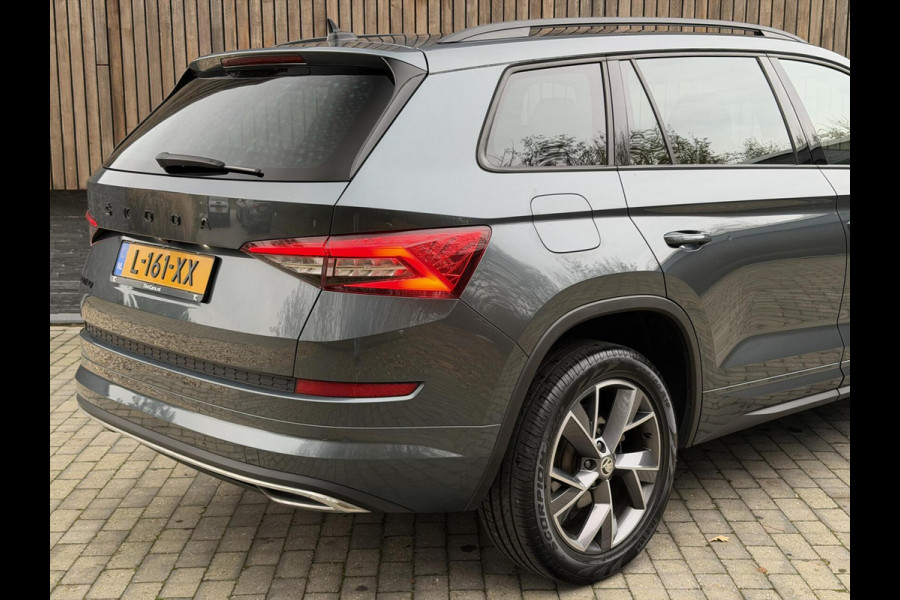Škoda Kodiaq 1.5 TSI Sportline Automaat | Trekhaak uitklapbaar | Navigatiesysteem | Stoelverwarming | Stuurverwarming | Getint glas | Cruise
