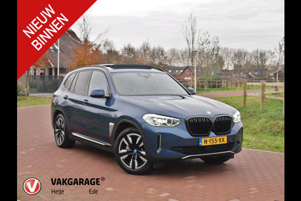 BMW iX3 Executive 80 kWh | Panoramadak | Sfeerverlichting | Camera | Apple Carplay | NL-Auto |