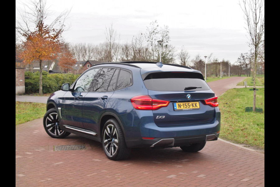 BMW iX3 Executive 80 kWh | Panoramadak | Sfeerverlichting | Camera | Apple Carplay | NL-Auto |