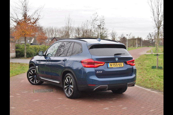 BMW iX3 Executive 80 kWh | Panoramadak | Sfeerverlichting | Camera | Apple Carplay | NL-Auto |