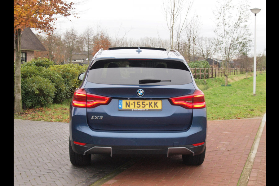 BMW iX3 Executive 80 kWh | Panoramadak | Sfeerverlichting | Camera | Apple Carplay | NL-Auto |
