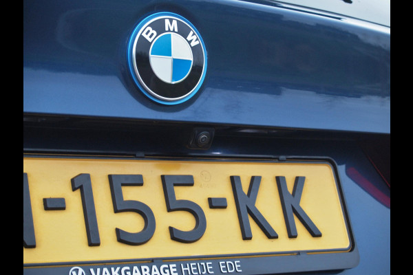 BMW iX3 Executive 80 kWh | Panoramadak | Sfeerverlichting | Camera | Apple Carplay | NL-Auto |
