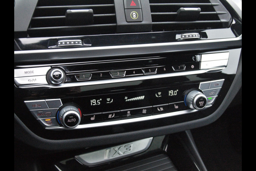 BMW iX3 Executive 80 kWh | Panoramadak | Sfeerverlichting | Camera | Apple Carplay | NL-Auto |