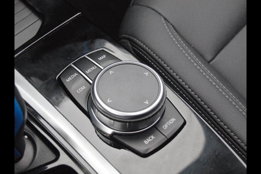 BMW iX3 Executive 80 kWh | Panoramadak | Sfeerverlichting | Camera | Apple Carplay | NL-Auto |