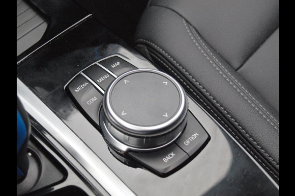 BMW iX3 Executive 80 kWh | Panoramadak | Sfeerverlichting | Camera | Apple Carplay | NL-Auto |