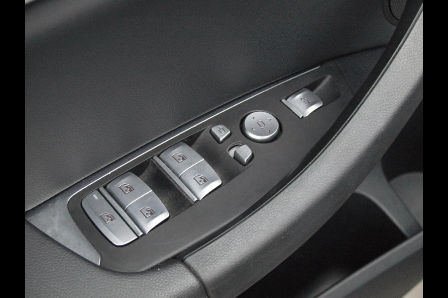 BMW iX3 Executive 80 kWh | Panoramadak | Sfeerverlichting | Camera | Apple Carplay | NL-Auto |