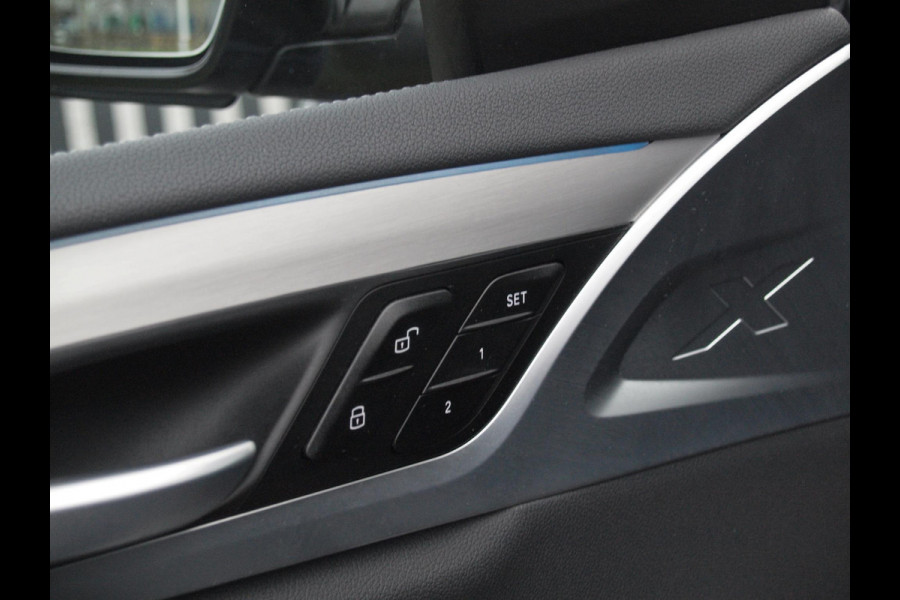 BMW iX3 Executive 80 kWh | Panoramadak | Sfeerverlichting | Camera | Apple Carplay | NL-Auto |