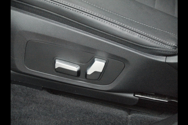 BMW iX3 Executive 80 kWh | Panoramadak | Sfeerverlichting | Camera | Apple Carplay | NL-Auto |