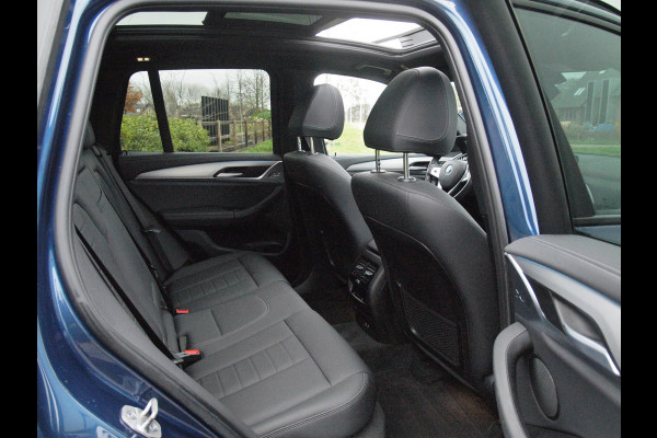 BMW iX3 Executive 80 kWh | Panoramadak | Sfeerverlichting | Camera | Apple Carplay | NL-Auto |