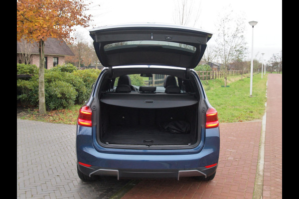 BMW iX3 Executive 80 kWh | Panoramadak | Sfeerverlichting | Camera | Apple Carplay | NL-Auto |