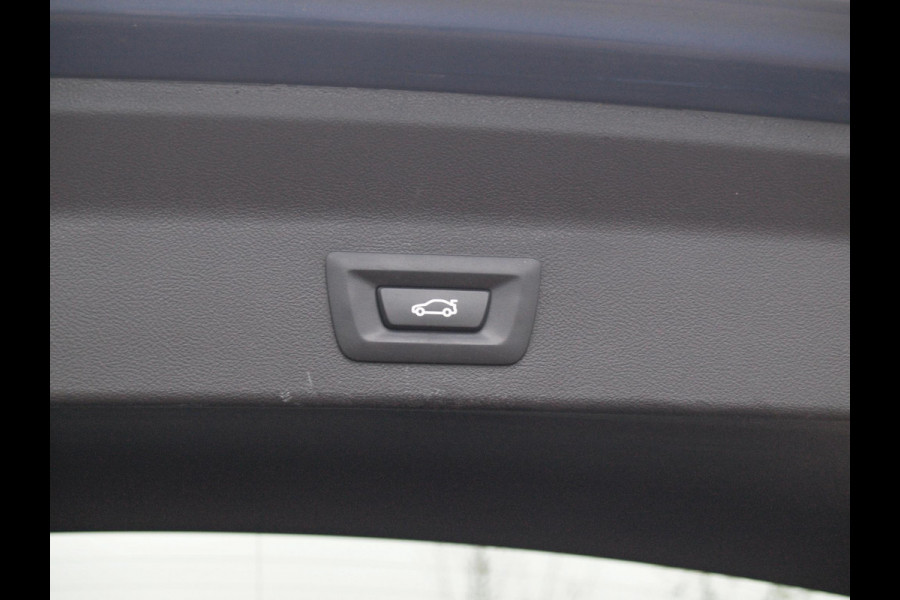 BMW iX3 Executive 80 kWh | Panoramadak | Sfeerverlichting | Camera | Apple Carplay | NL-Auto |