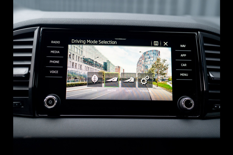 Škoda Karoq 1.5 TSI ACT Sportline Business | Camera | 19'' | Adapt. Cr. | Elk. A-klep | Keyless | Stoel & Stuur verw. | Prijs Rijklaar!!