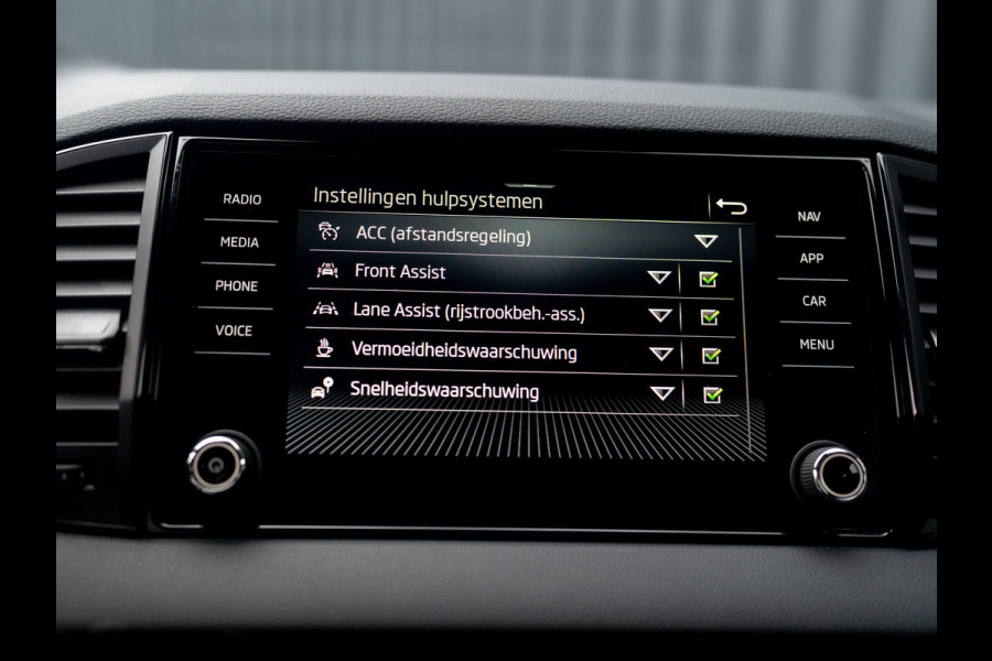 Škoda Karoq 1.5 TSI ACT Sportline Business | Camera | 19'' | Adapt. Cr. | Elk. A-klep | Keyless | Stoel & Stuur verw. | Prijs Rijklaar!!