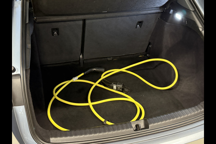 Audi Q4 e-tron 40 Launch edition Advanced Plus 77 kWh | Panoramadak | Lederen sportstoelen | Sonos | Adaptive cruise