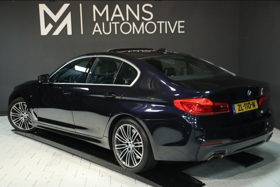 BMW 5 Serie 520i M Sport / PANO / 2X MEMORY / NAP / CAMERA / DEALER SERVICE!