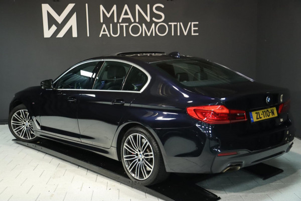 BMW 5 Serie 520i M Sport / PANO / 2X MEMORY / NAP / CAMERA / DEALER SERVICE!