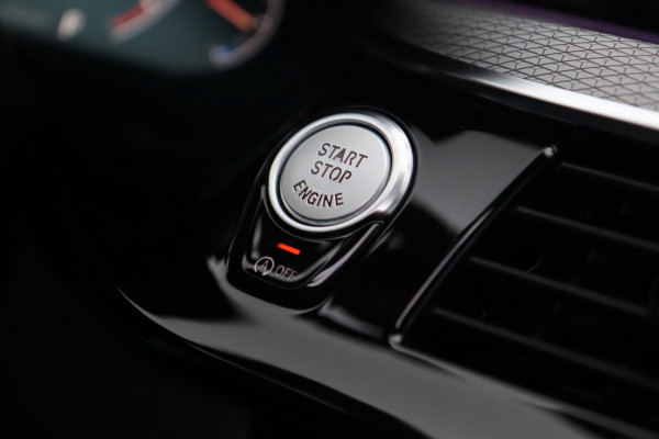 BMW 5 Serie 520i M Sport / PANO / 2X MEMORY / NAP / CAMERA / DEALER SERVICE!