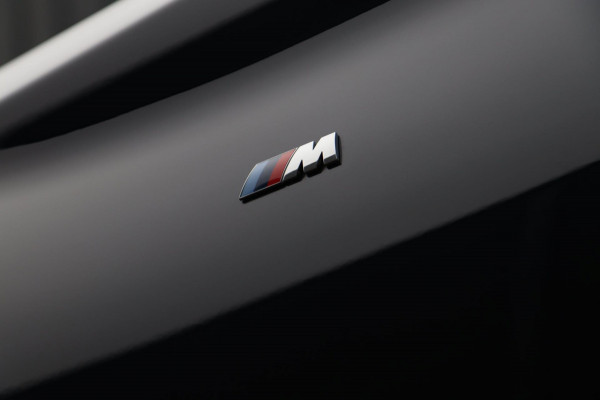 BMW 5 Serie 520i M Sport / PANO / 2X MEMORY / NAP / CAMERA / DEALER SERVICE!