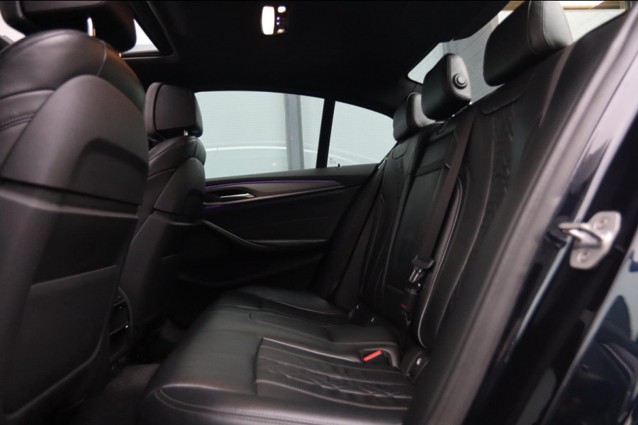 BMW 5 Serie 520i M Sport / PANO / 2X MEMORY / NAP / CAMERA / DEALER SERVICE!