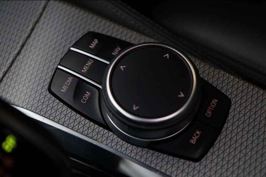 BMW 5 Serie 520i M Sport / PANO / 2X MEMORY / NAP / CAMERA / DEALER SERVICE!