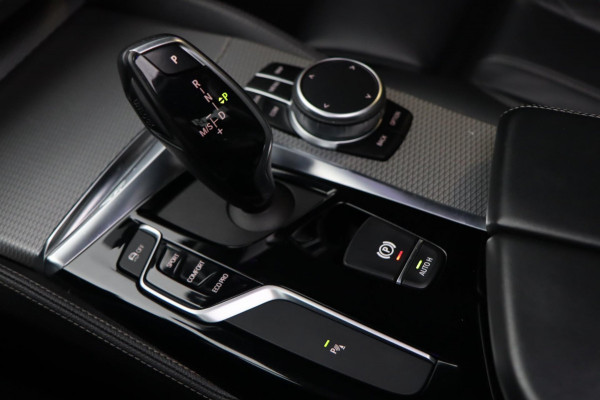 BMW 5 Serie 520i M Sport / PANO / 2X MEMORY / NAP / CAMERA / DEALER SERVICE!