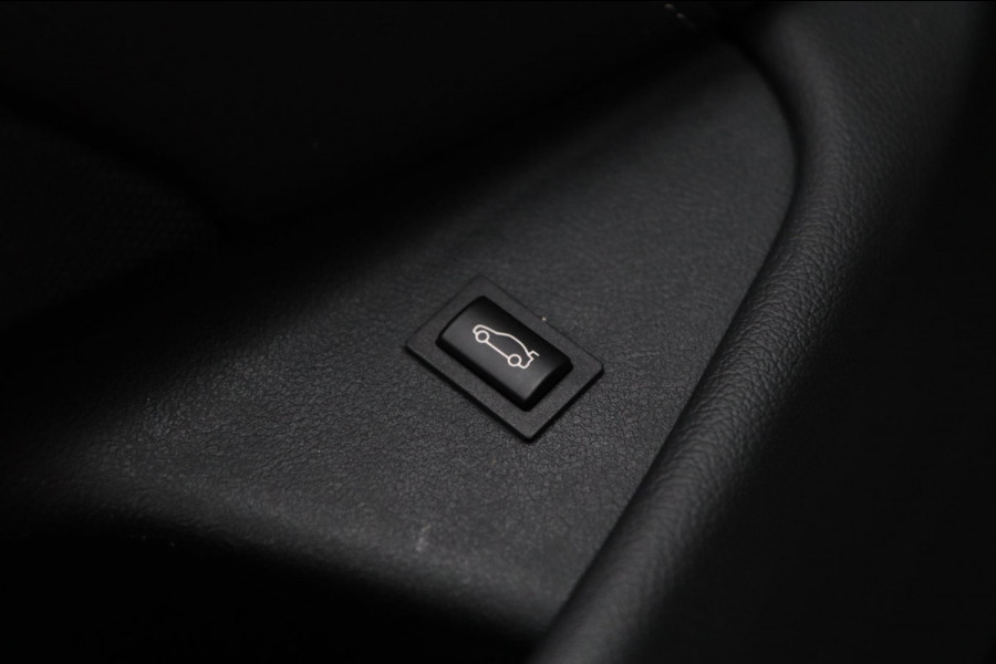 BMW 5 Serie 520i M Sport / PANO / 2X MEMORY / NAP / CAMERA / DEALER SERVICE!