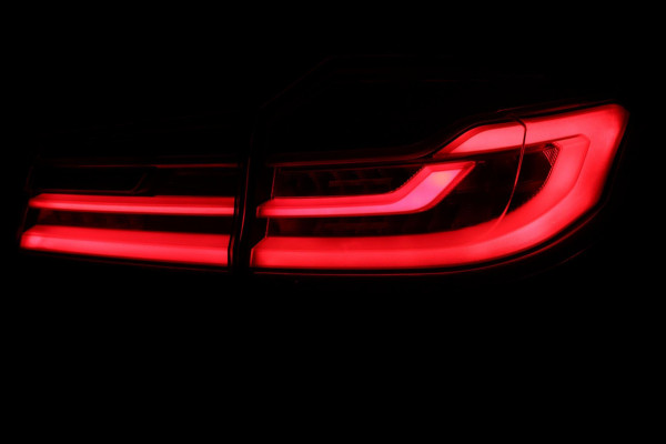 BMW 5 Serie 520i M Sport / PANO / 2X MEMORY / NAP / CAMERA / DEALER SERVICE!