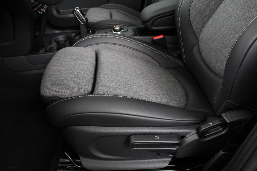 MINI Countryman 1.5 Automaat Cooper Chili | Navigatie | Climate control | Cruise control | Lichtmetalen velgen | Parkeer Sensoren