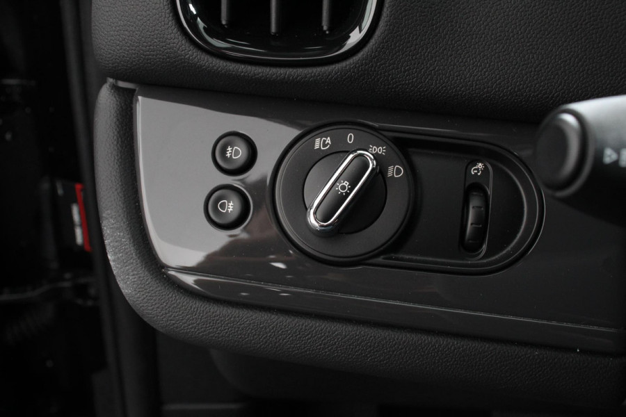 MINI Countryman 1.5 Automaat Cooper Chili | Navigatie | Climate control | Cruise control | Lichtmetalen velgen | Parkeer Sensoren