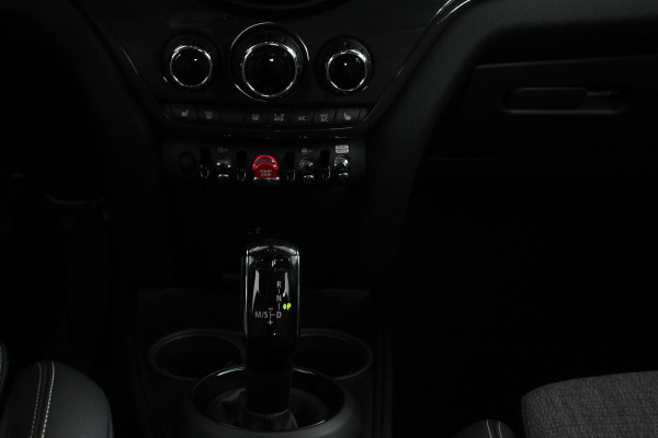 MINI Countryman 1.5 Automaat Cooper Chili | Navigatie | Climate control | Cruise control | Lichtmetalen velgen | Parkeer Sensoren