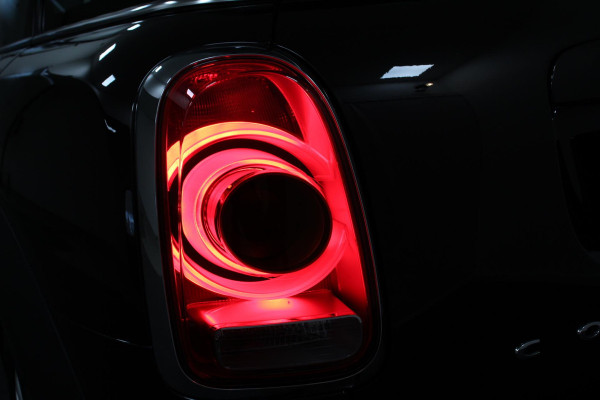 MINI Countryman 1.5 Automaat Cooper Chili | Navigatie | Climate control | Cruise control | Lichtmetalen velgen | Parkeer Sensoren