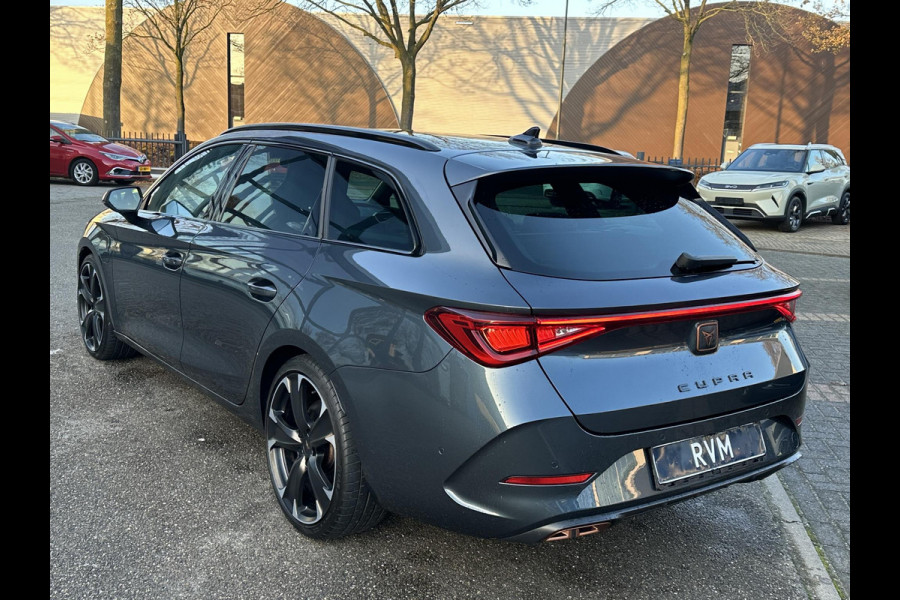 CUPRA Leon Sportstourer 1.4 TSI eHybrid PHEV FR Business Intense VAN: €29.900,- VOOR: €26.440,- UW EINDEJAARSVOORDEEL: €3.460| LAGE KM STAND PAS 35.000KM ! | ELEK. TREKHAAK| STOEL + STUUR VERWARMING| CAMERA| ADAP. CRUISE | RIJKLAAR GELEVERD MET 12 MND BOVAG GARANTIE |