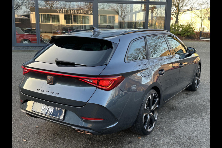 CUPRA Leon Sportstourer 1.4 TSI eHybrid PHEV FR Business Intense VAN: €29.900,- VOOR: €26.440,- UW EINDEJAARSVOORDEEL: €3.460| LAGE KM STAND PAS 35.000KM ! | ELEK. TREKHAAK| STOEL + STUUR VERWARMING| CAMERA| ADAP. CRUISE | RIJKLAAR GELEVERD MET 12 MND BOVAG GARANTIE |