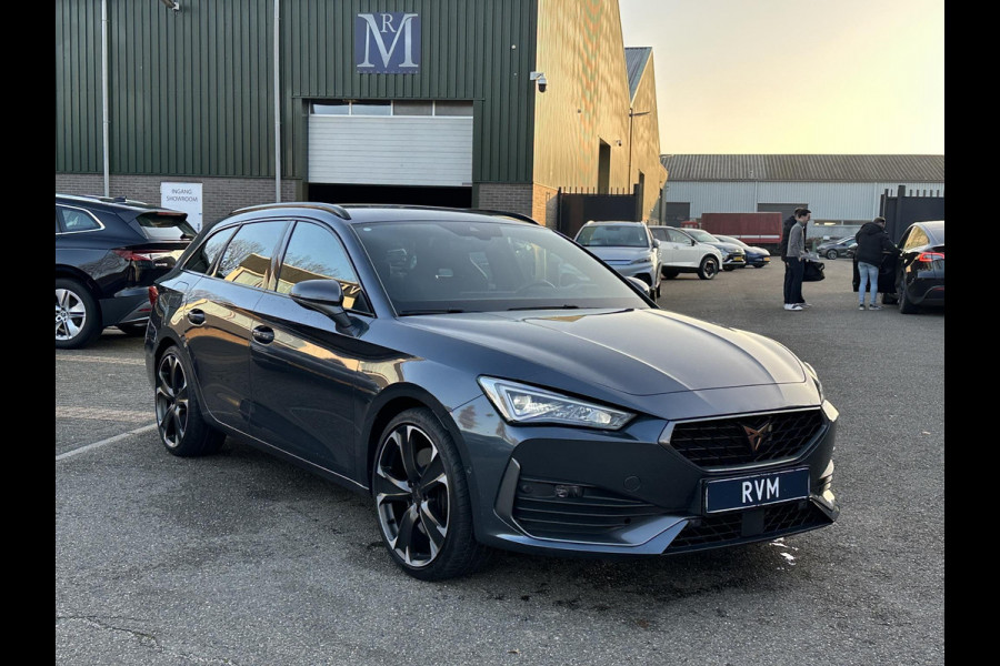 CUPRA Leon Sportstourer 1.4 TSI eHybrid PHEV FR Business Intense VAN: €29.900,- VOOR: €26.440,- UW EINDEJAARSVOORDEEL: €3.460| LAGE KM STAND PAS 35.000KM ! | ELEK. TREKHAAK| STOEL + STUUR VERWARMING| CAMERA| ADAP. CRUISE | RIJKLAAR GELEVERD MET 12 MND BOVAG GARANTIE |