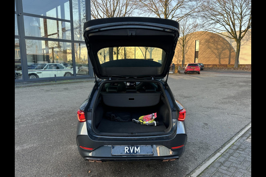 CUPRA Leon Sportstourer 1.4 TSI eHybrid PHEV FR Business Intense VAN: €29.900,- VOOR: €26.440,- UW EINDEJAARSVOORDEEL: €3.460| LAGE KM STAND PAS 35.000KM ! | ELEK. TREKHAAK| STOEL + STUUR VERWARMING| CAMERA| ADAP. CRUISE | RIJKLAAR GELEVERD MET 12 MND BOVAG GARANTIE |