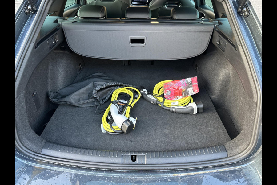 CUPRA Leon Sportstourer 1.4 TSI eHybrid PHEV FR Business Intense VAN: €29.900,- VOOR: €26.440,- UW EINDEJAARSVOORDEEL: €3.460| LAGE KM STAND PAS 35.000KM ! | ELEK. TREKHAAK| STOEL + STUUR VERWARMING| CAMERA| ADAP. CRUISE | RIJKLAAR GELEVERD MET 12 MND BOVAG GARANTIE |